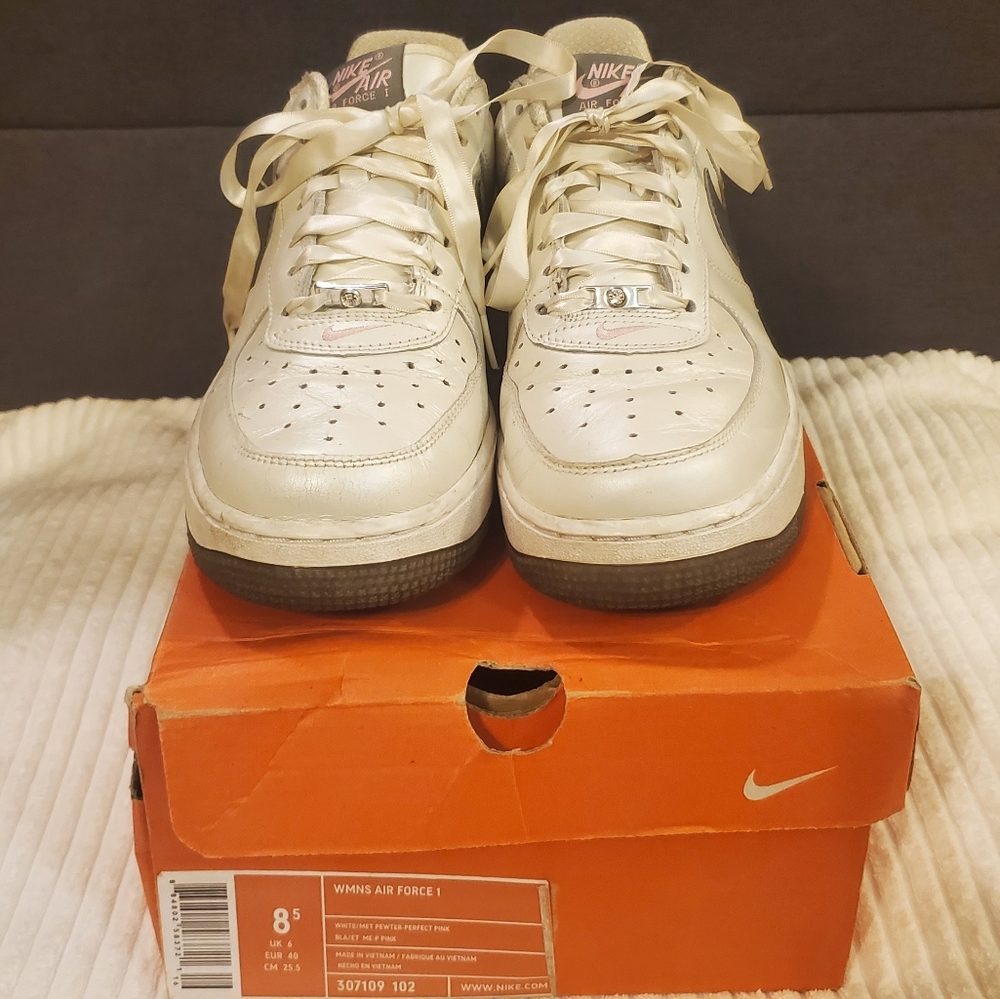 Nike Women's Air Force 1 - White/Metallic Pewter-Perfect Pink - Picture 4 of 16